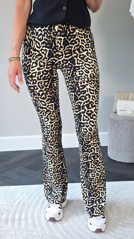 Ambika Elin Soft Flared Leopard - Lengte Tall